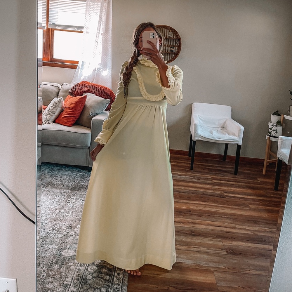1970’s yellow ruffle vintage dress